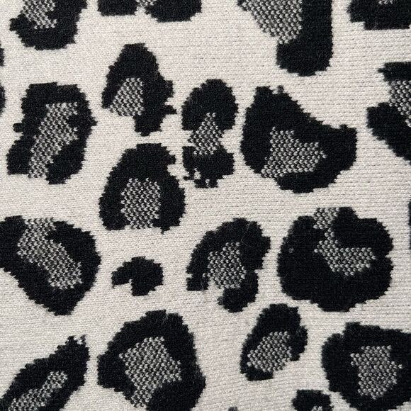 Tahari White Black Animal Print Long 3/4 Sleeve Mock
Neck Sweater Size Small - Picture 8 of 8